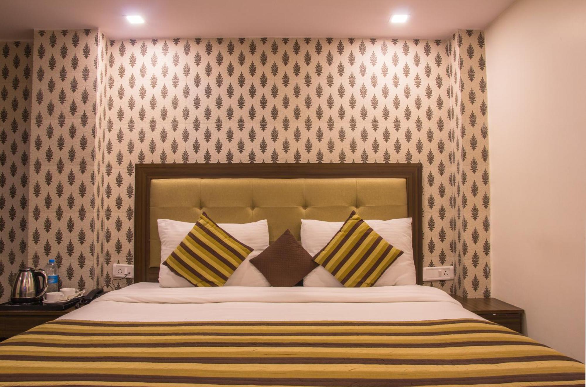 Hotel Pawan Plaza Near Sir Ganga Ram Hospital Delhi  Exterior foto