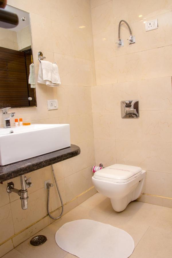 Hotel Pawan Plaza Near Sir Ganga Ram Hospital Delhi  Exterior foto