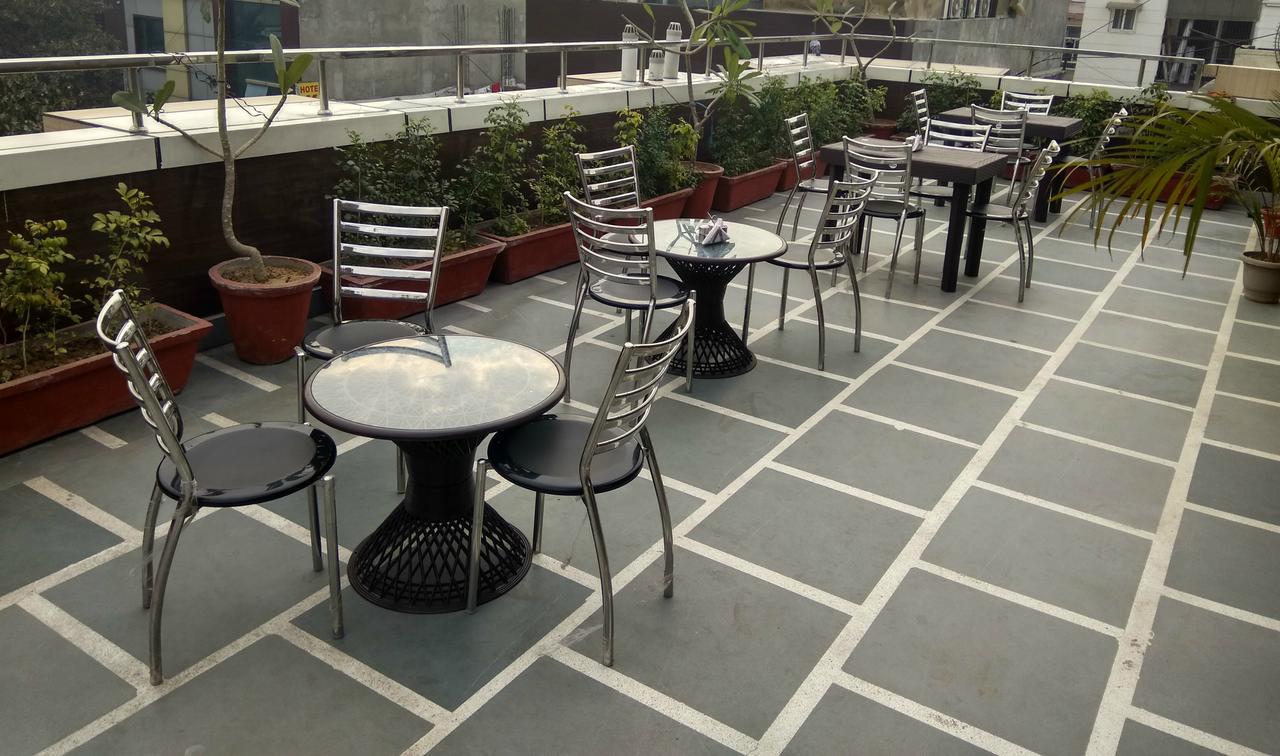 Hotel Pawan Plaza Near Sir Ganga Ram Hospital Delhi  Exterior foto