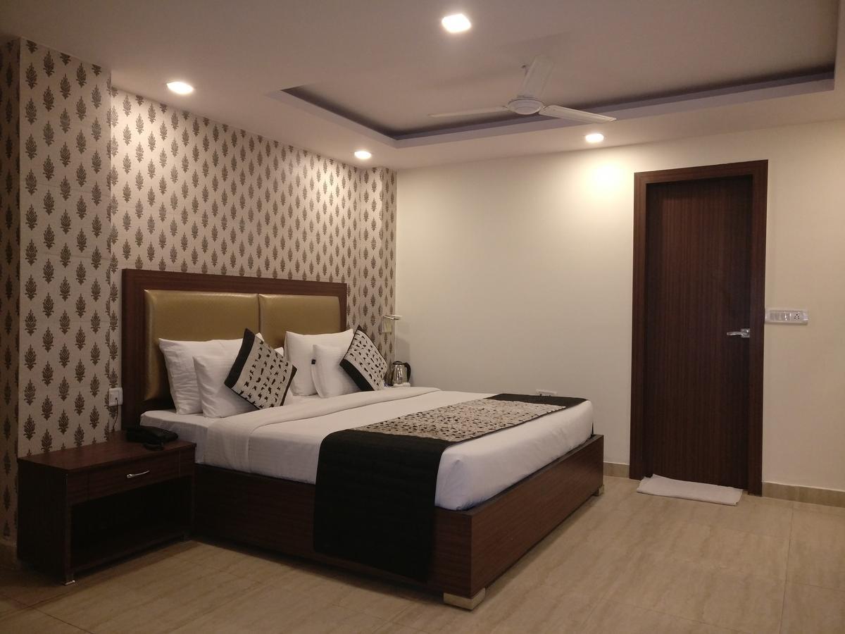 Hotel Pawan Plaza Near Sir Ganga Ram Hospital Delhi  Exterior foto